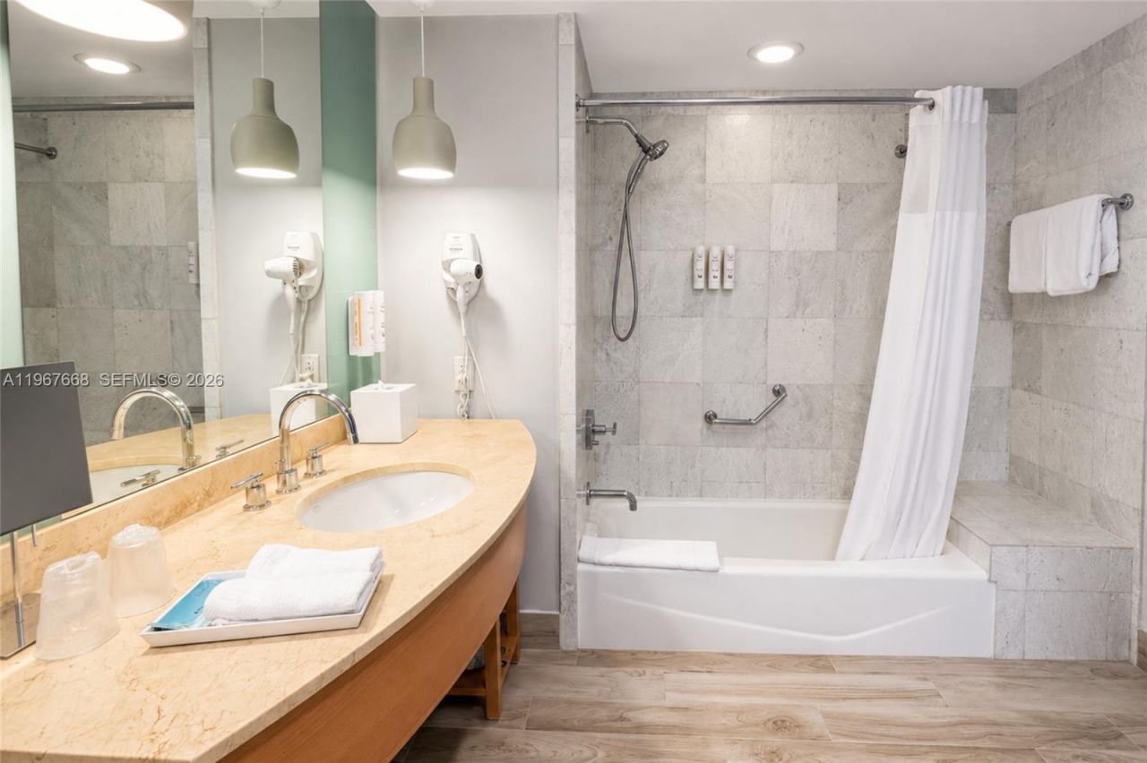 18683 Collins Ave, Unit 1404, Sunny Isles Beach, FL 33160 Photo