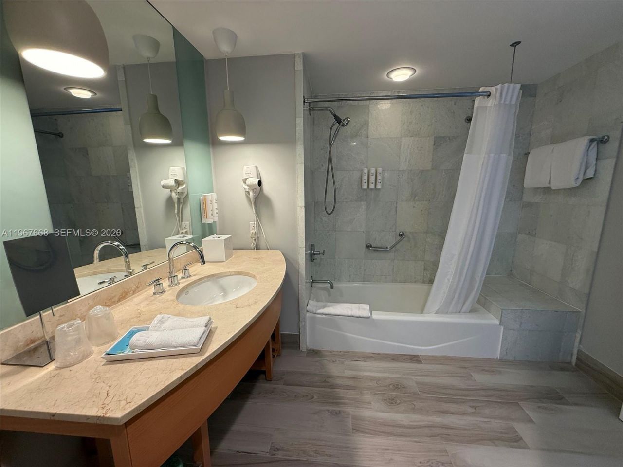 18683 Collins Ave, Unit 1404, Sunny Isles Beach, FL 33160 Photo
