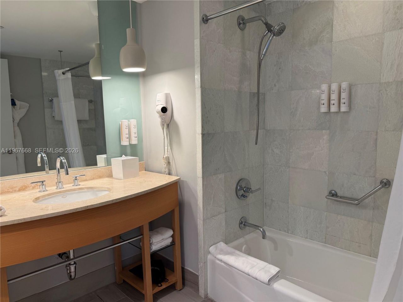 18683 Collins Ave, Unit 1404, Sunny Isles Beach, FL 33160 Photo