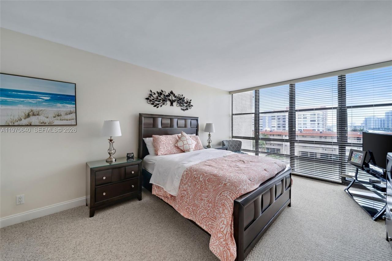 2017 S Ocean Dr, Unit 610, Hallandale Beach, FL 33009 Photo