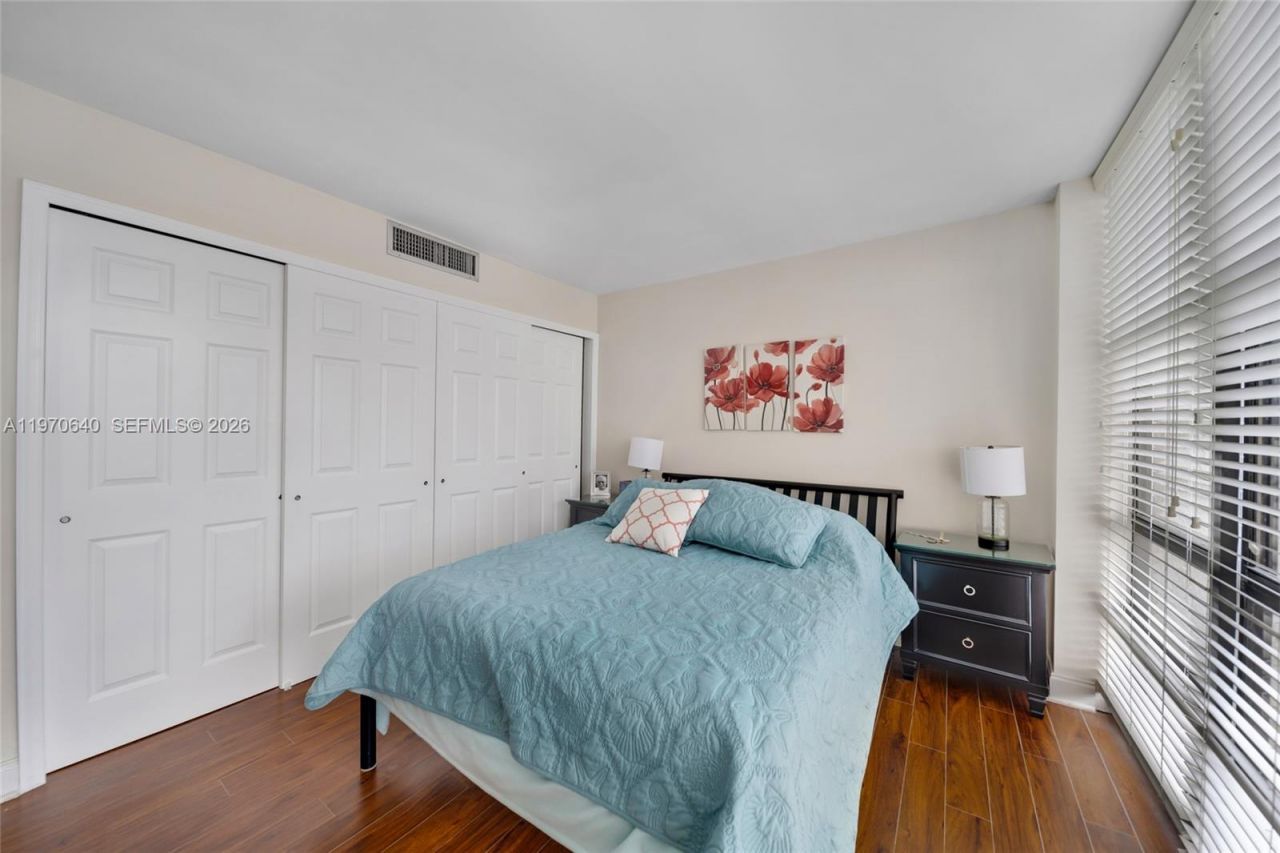 2017 S Ocean Dr, Unit 610, Hallandale Beach, FL 33009 Photo