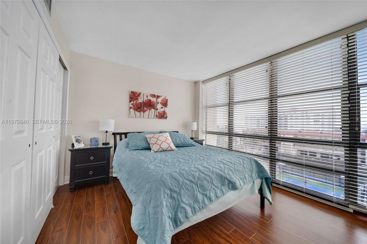 2017 S Ocean Dr, Unit 610, Hallandale Beach, FL 33009 Photo