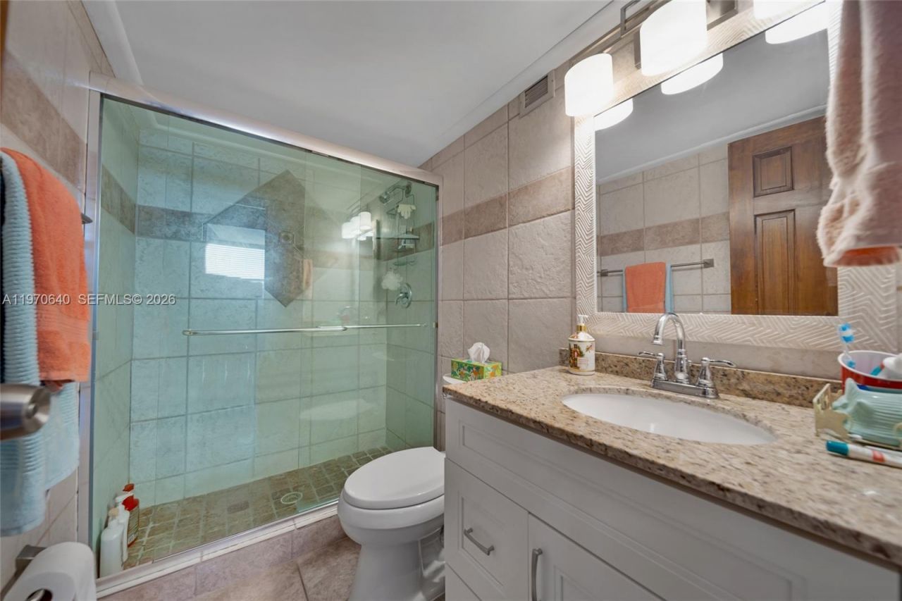 2017 S Ocean Dr, Unit 610, Hallandale Beach, FL 33009 Photo