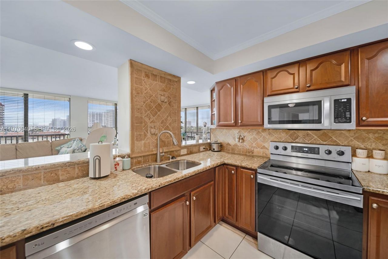 2017 S Ocean Dr, Unit 610, Hallandale Beach, FL 33009 Photo