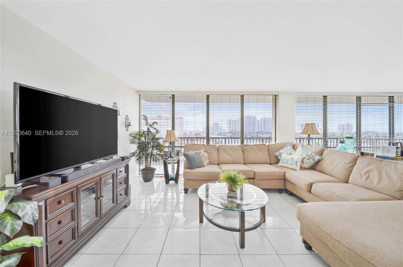 2017 S Ocean Dr, Unit 610, Hallandale Beach, FL 33009 Photo