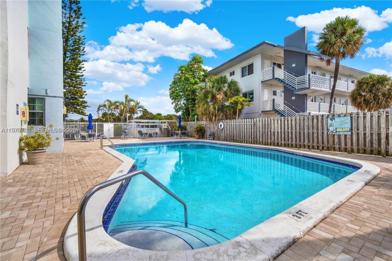 13155 Ixora Ct , Unit 311, North Miami, FL 33181 Photo