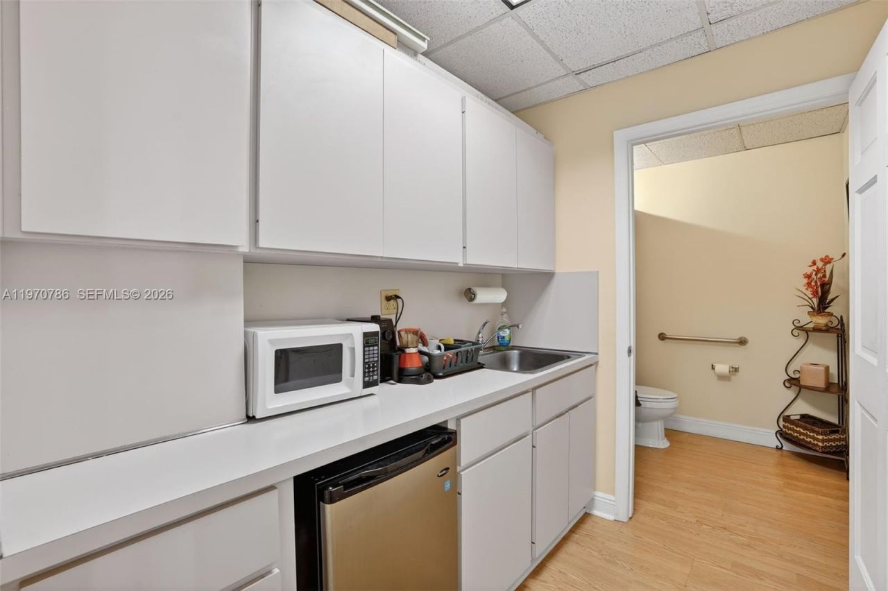 Medical Research For Sale In South Miami , South Miami, FL 33155 Photo