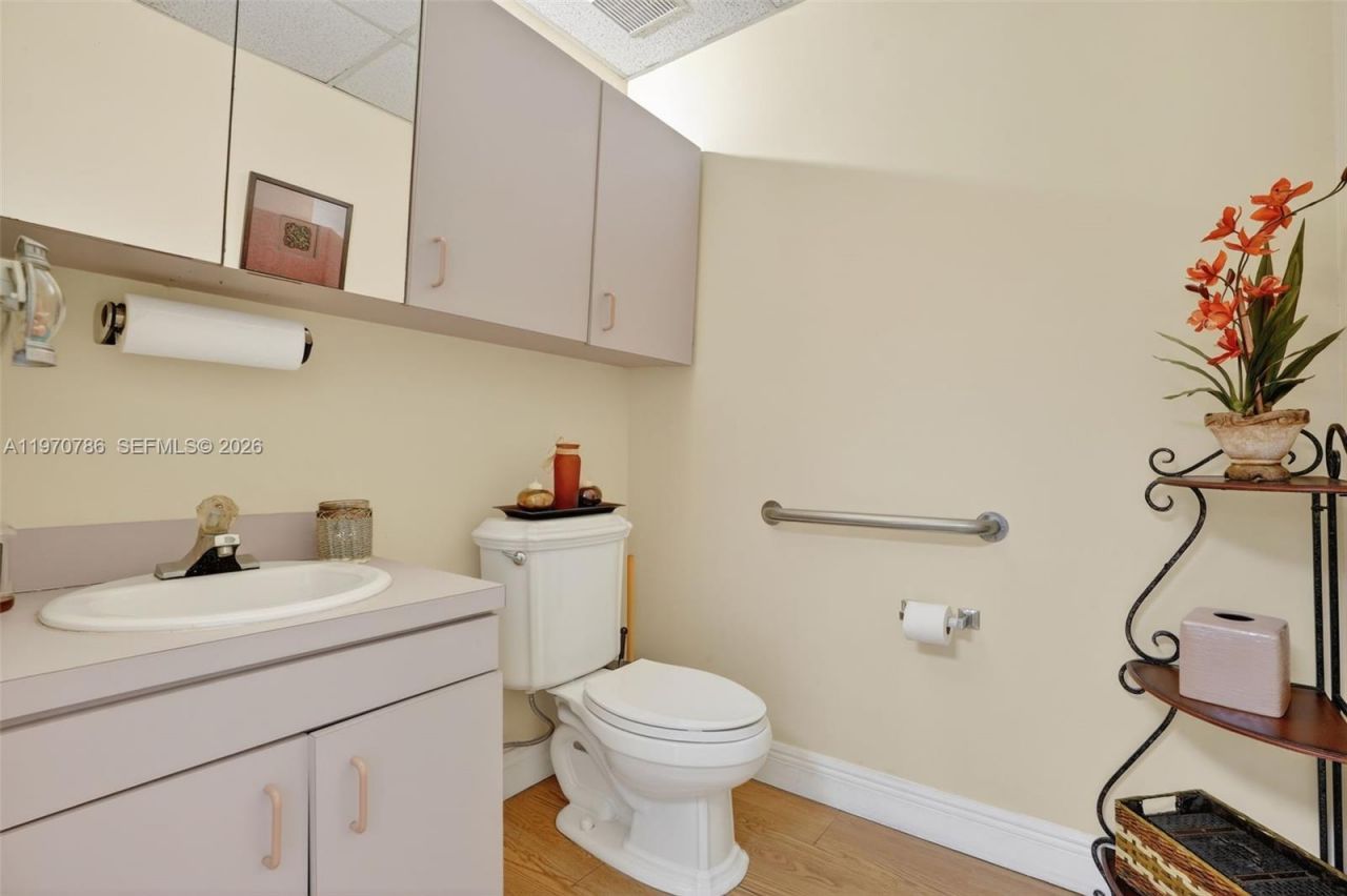 Medical Research For Sale In South Miami , South Miami, FL 33155 Photo