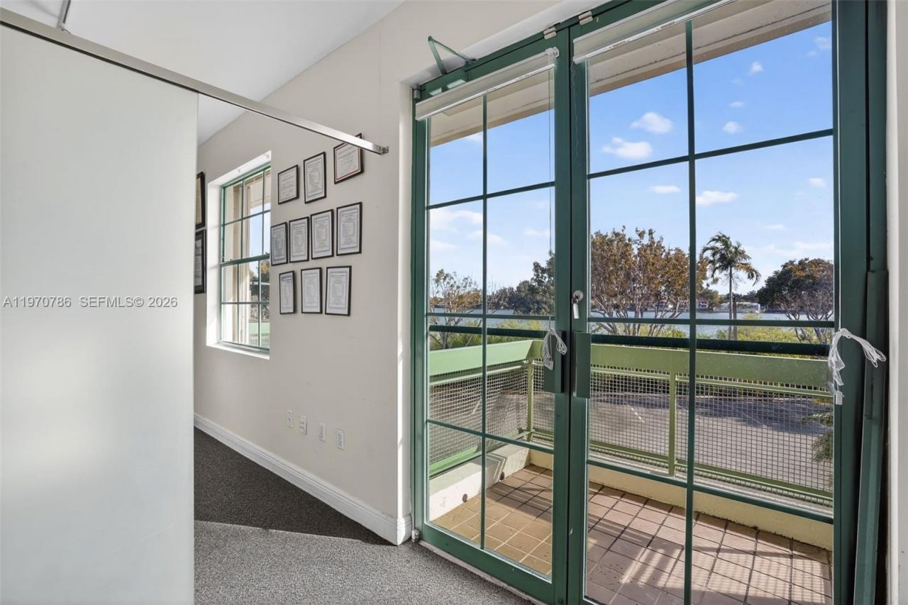 Medical Research For Sale In South Miami , South Miami, FL 33155 Photo