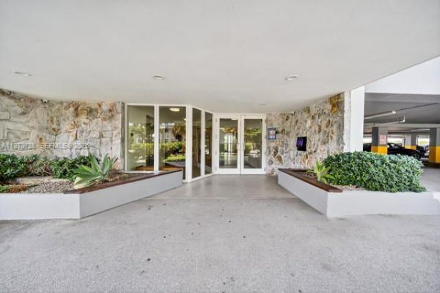 7928 West Dr , Unit 506, North Bay Village, FL 33141 Photo