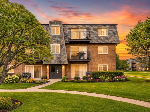 9387 Bay Colony Drive, Unit 3W, Des Plaines, IL 60016