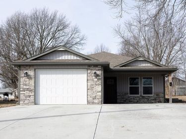 511 S 2nd Street, Odessa, MO 64076