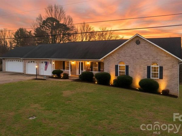 201 Midway Park Lane, Taylorsville, NC 28681