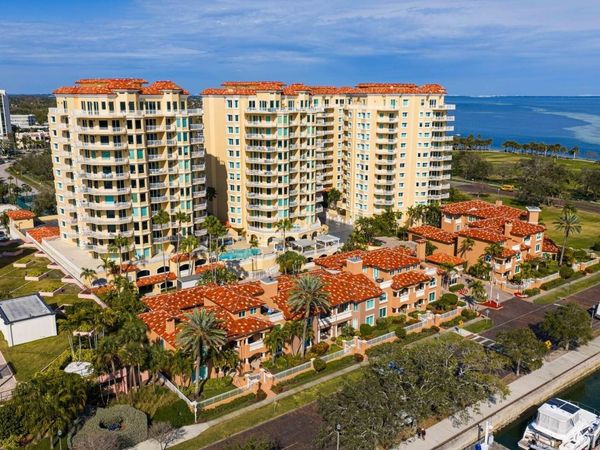 555 5TH AVENUE NE, Unit PH1, ST PETERSBURG, FL 33701