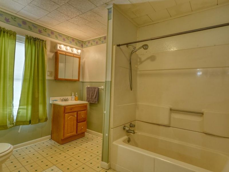 908 N 8th Street , Cambridge, OH 43725 Photo 15