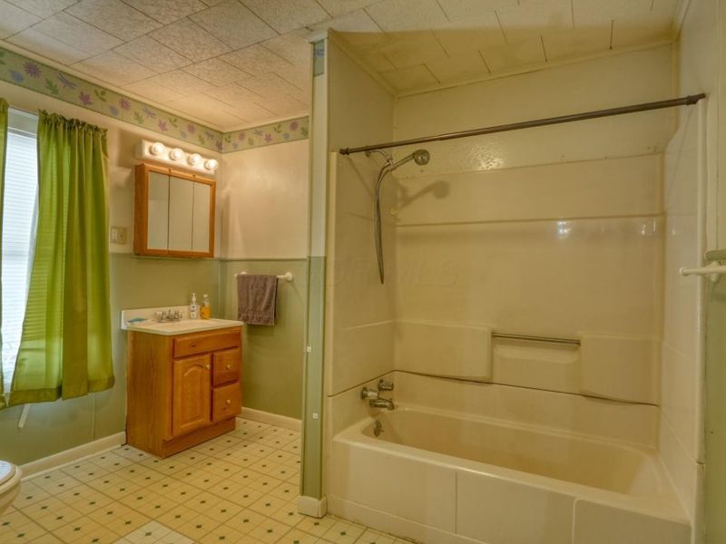 908 N 8th Street , Cambridge, OH 43725 Photo 16