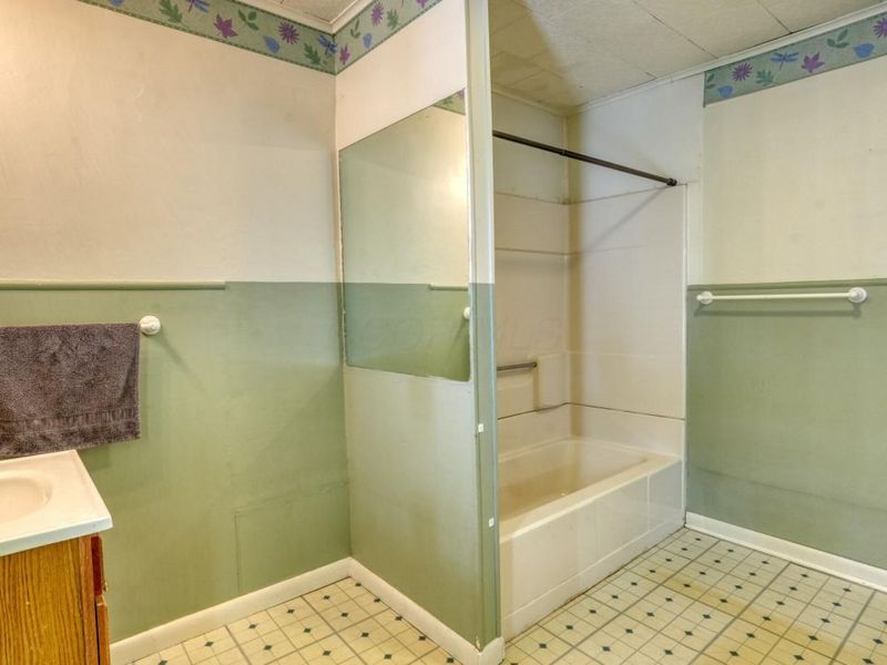 908 N 8th Street , Cambridge, OH 43725 Photo 17