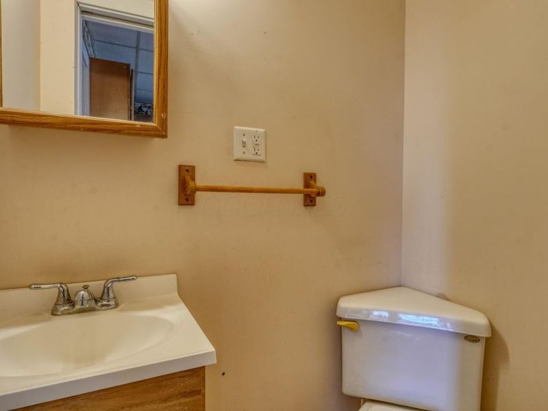 908 N 8th Street , Cambridge, OH 43725 Photo 9