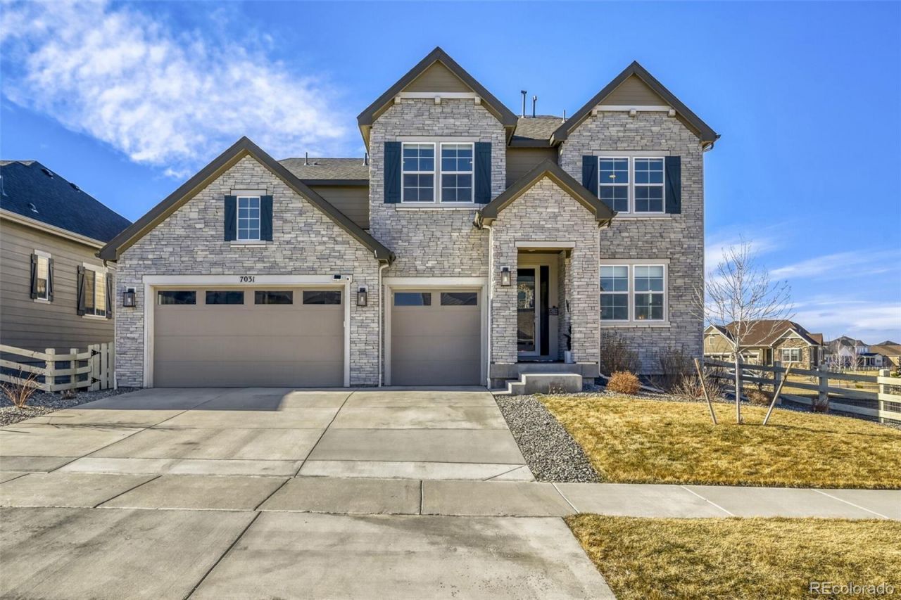 7031 S White Crow Way, Aurora, CO 80016 Main Photo