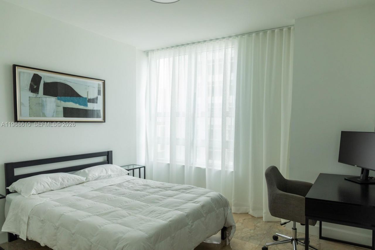 950 Brickell Bay Dr , Unit 1504, Miami, FL 33131 Photo