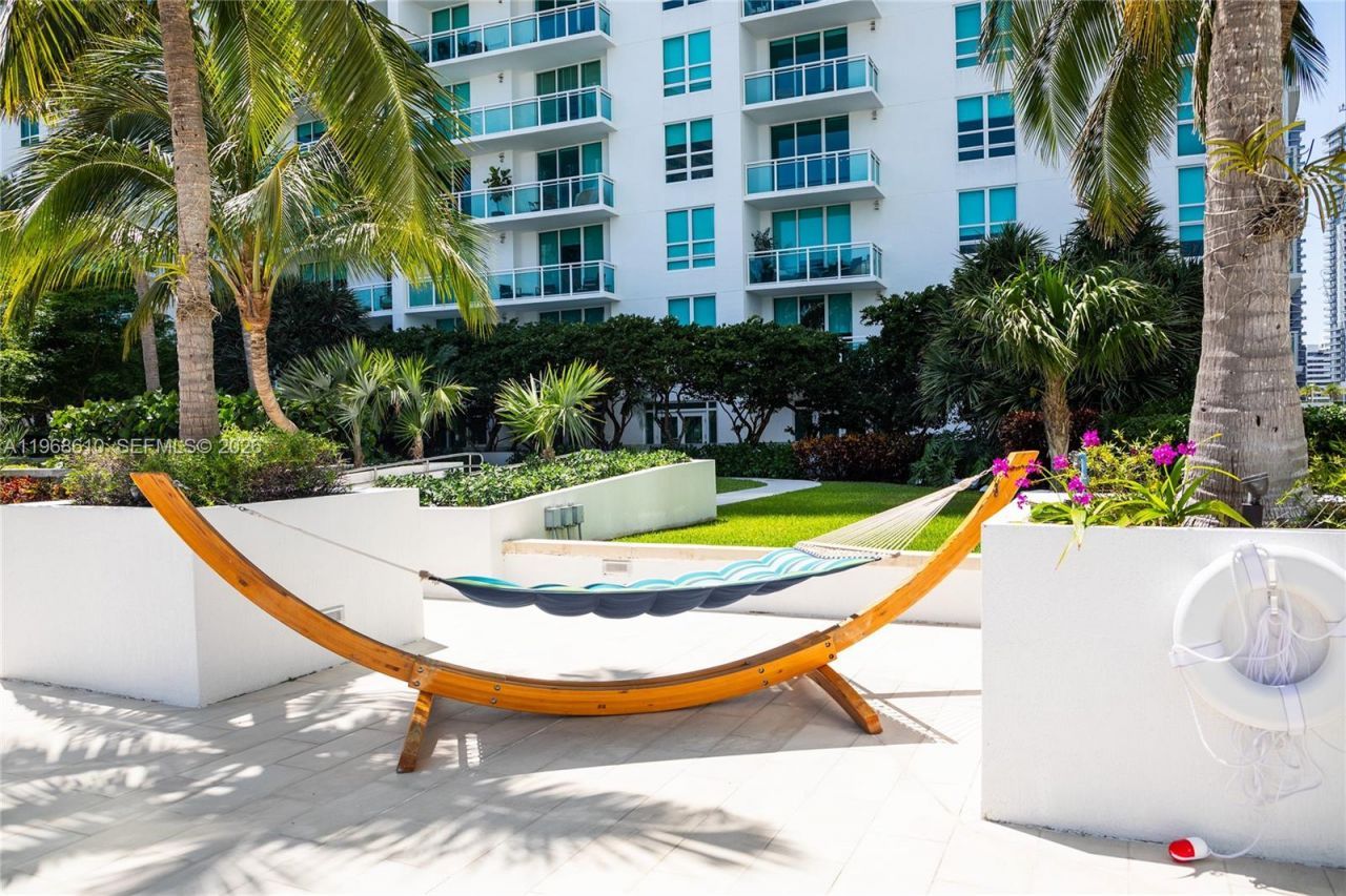 950 Brickell Bay Dr , Unit 1504, Miami, FL 33131 Photo