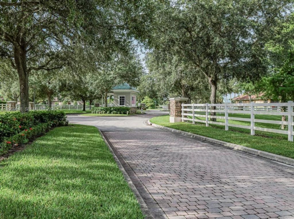 520 Caroline Drive, Vero Beach, FL 32968 Photo