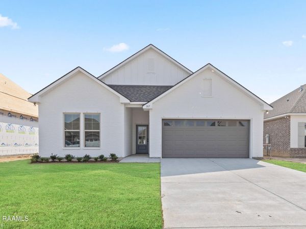 107 Lotus Street, Broussard, LA 70518
