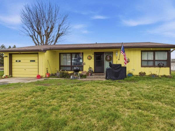 210 S Star St, La Crosse, WA 99143