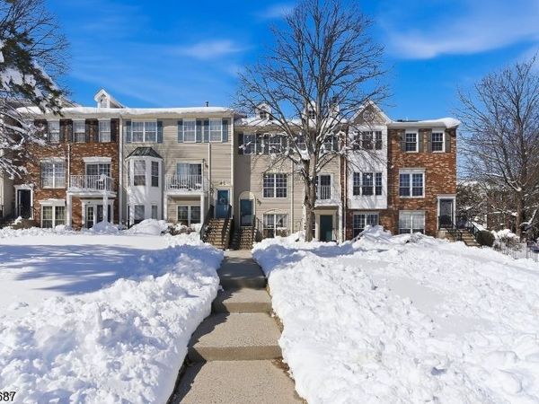 196 Sapphire Ln, Franklin, NJ 08823