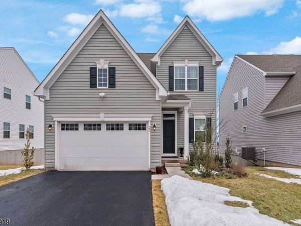 22 Oakwood Blvd, Union, NJ 08827