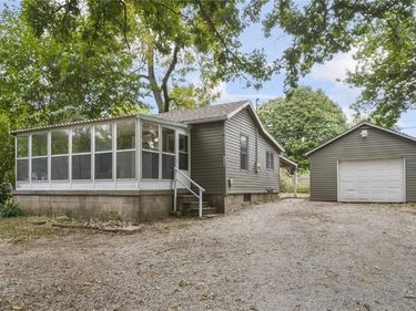 1530 S Pearl Street, Independence, MO 64055