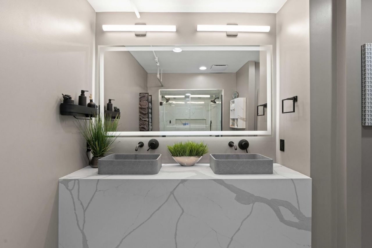 517 King Street Photo 19