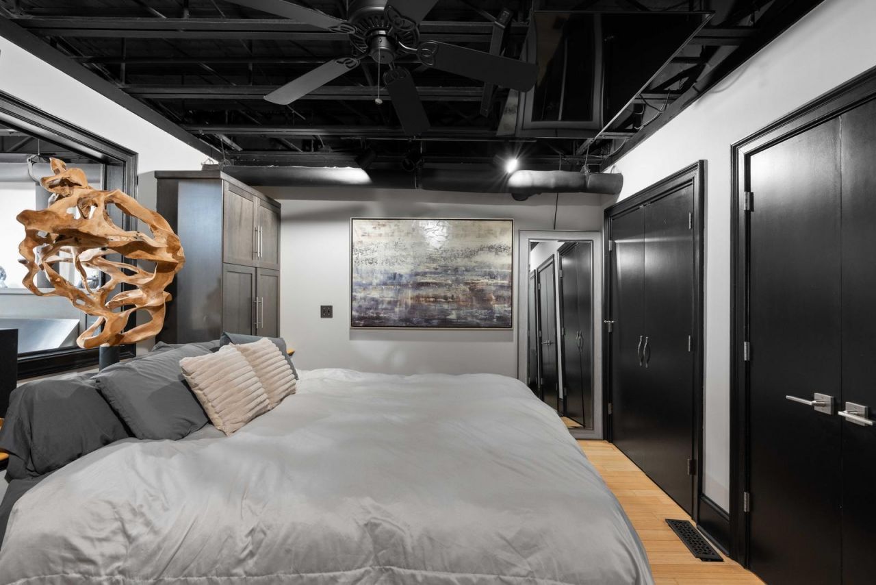 517 King Street Photo 23