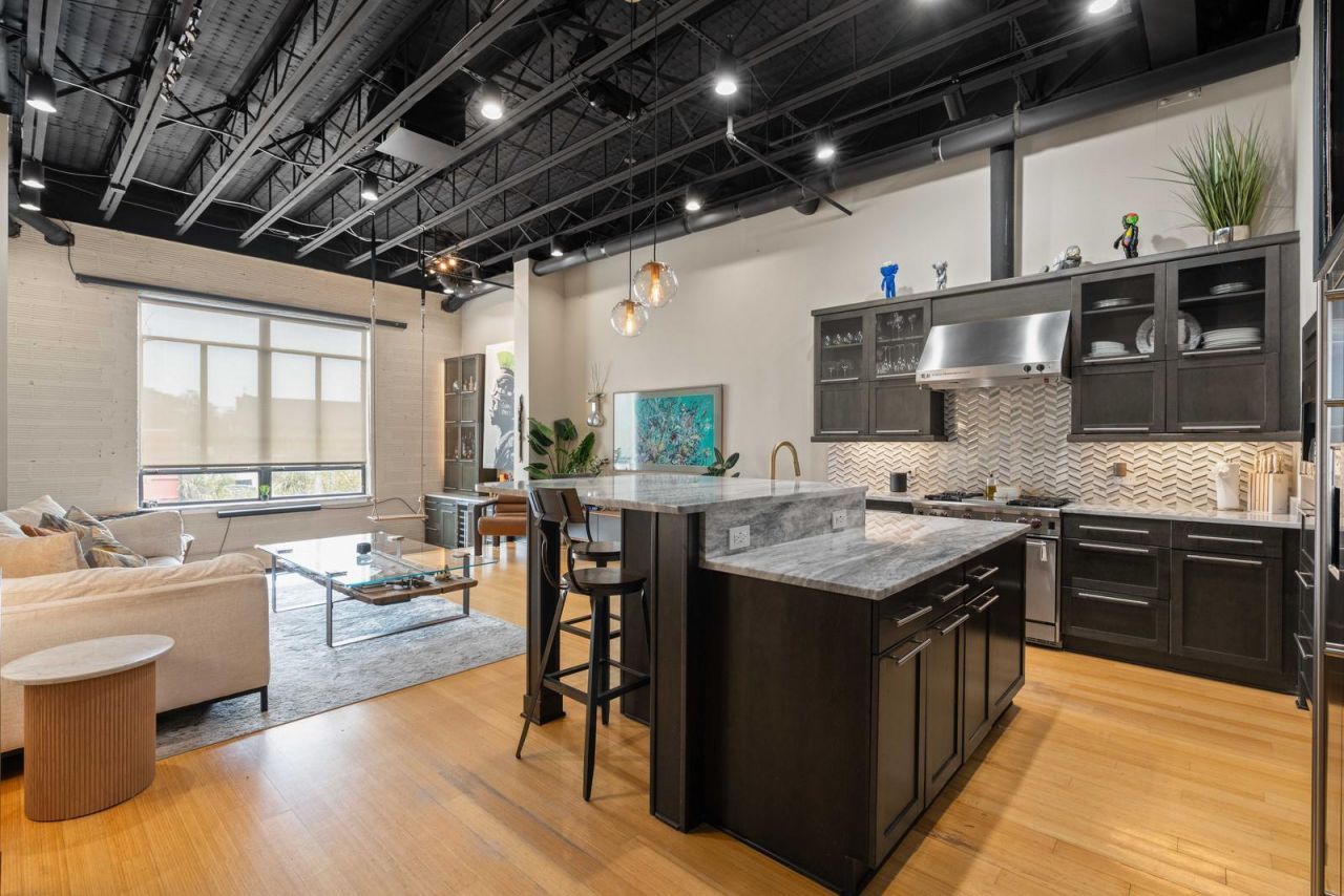 517 King Street Photo 4