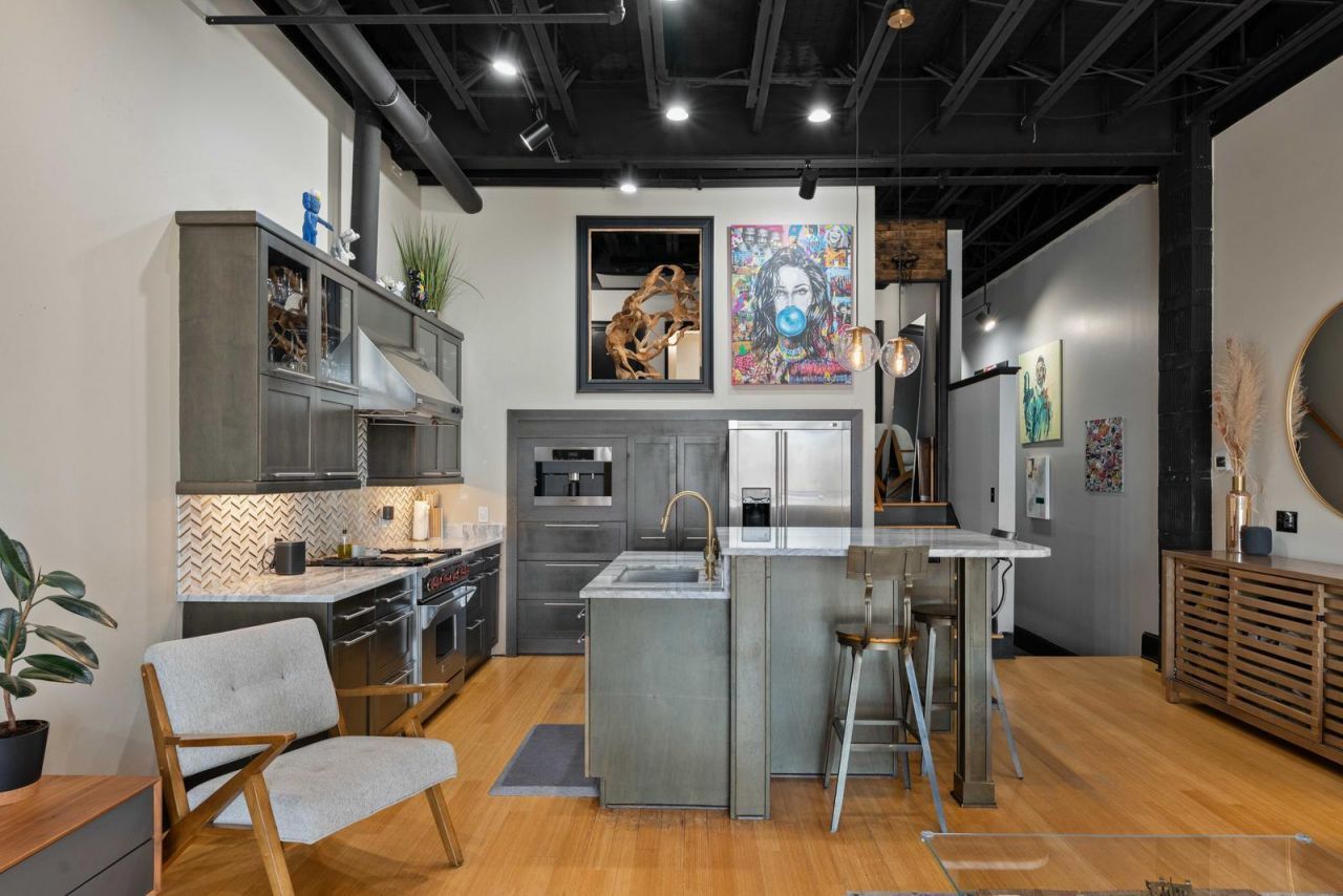 517 King Street Photo 6