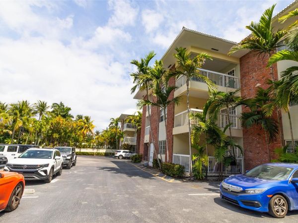 2424 SE 17th St, Unit 305B, Fort Lauderdale, FL 33316