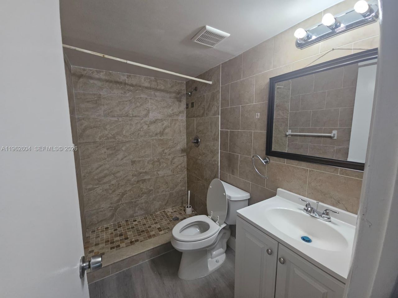 177 Lakeview Dr, Unit 103, Weston, FL 33326 Photo