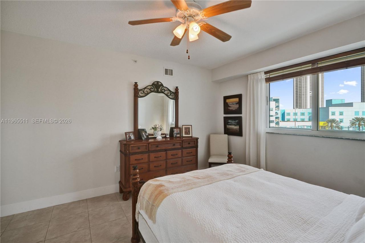 18100 N Bay Rd, Unit 508, Sunny Isles Beach, FL 33160 Photo