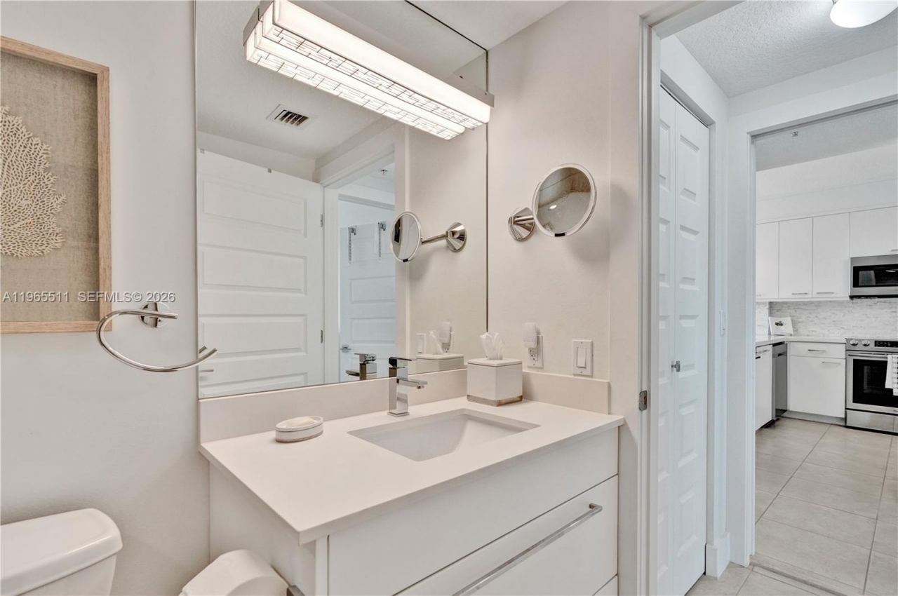 18100 N Bay Rd, Unit 508, Sunny Isles Beach, FL 33160 Photo