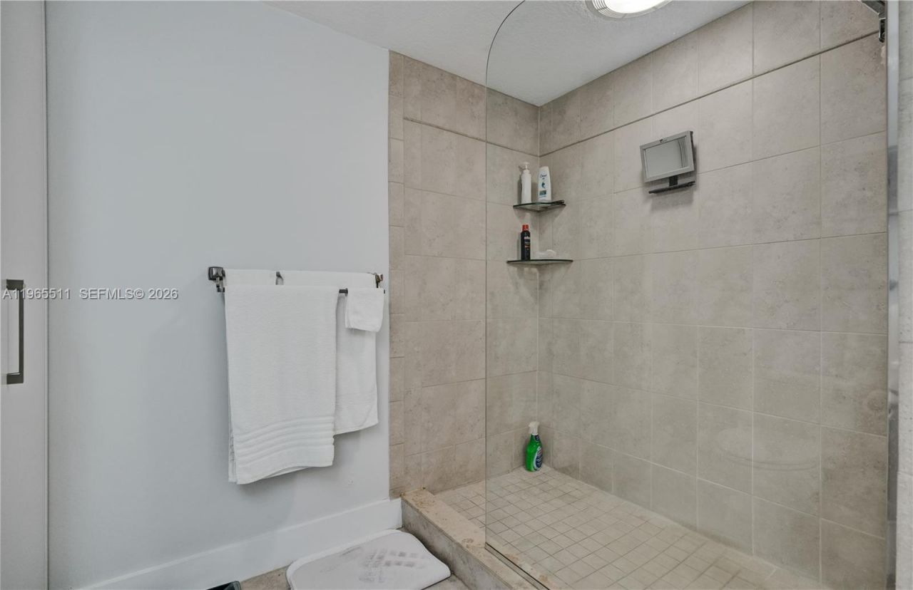 18100 N Bay Rd, Unit 508, Sunny Isles Beach, FL 33160 Photo