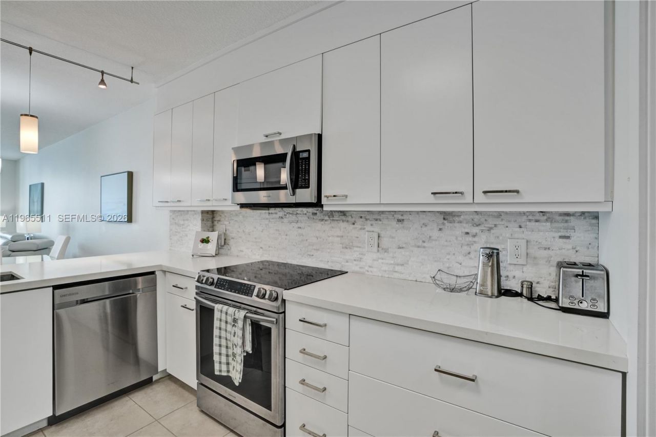 18100 N Bay Rd, Unit 508, Sunny Isles Beach, FL 33160 Photo