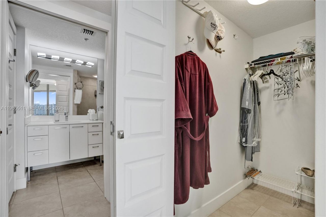 18100 N Bay Rd, Unit 508, Sunny Isles Beach, FL 33160 Photo