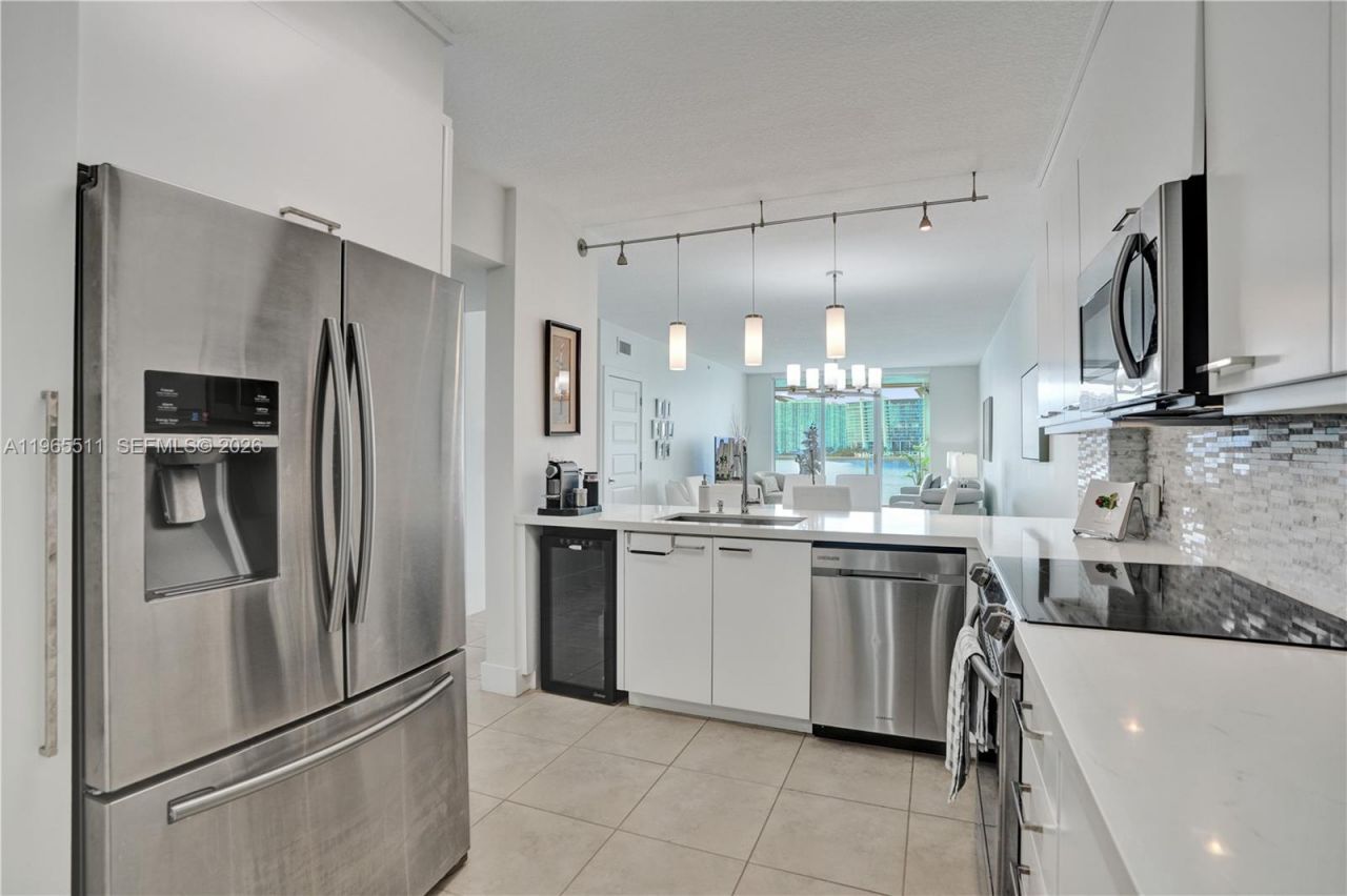 18100 N Bay Rd, Unit 508, Sunny Isles Beach, FL 33160 Photo