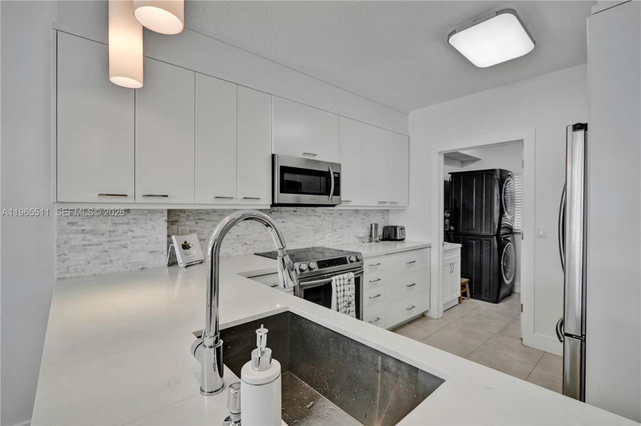 18100 N Bay Rd, Unit 508, Sunny Isles Beach, FL 33160 Photo