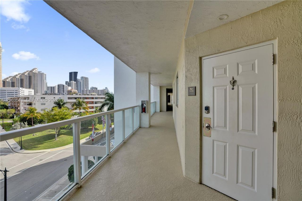 18100 N Bay Rd, Unit 508, Sunny Isles Beach, FL 33160 Photo