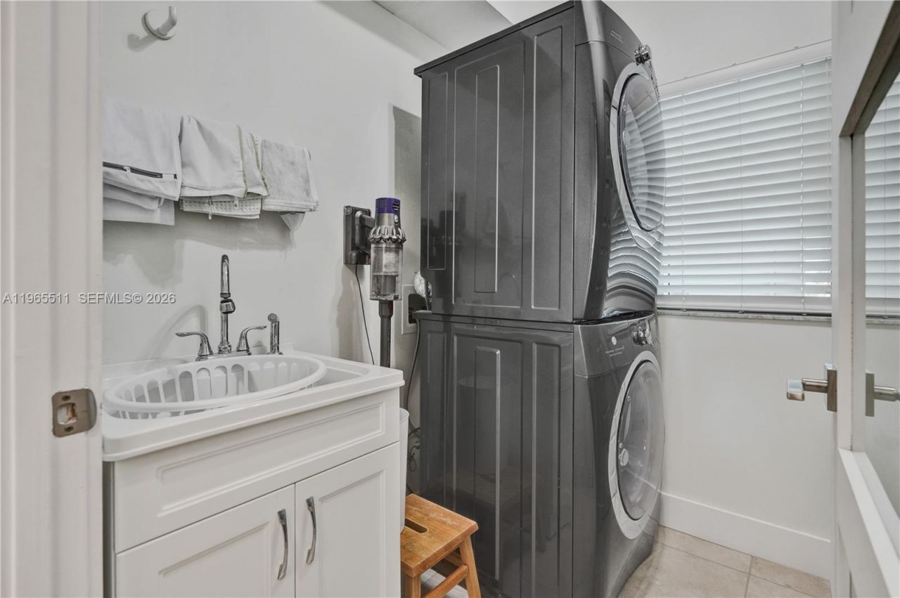 18100 N Bay Rd, Unit 508, Sunny Isles Beach, FL 33160 Photo