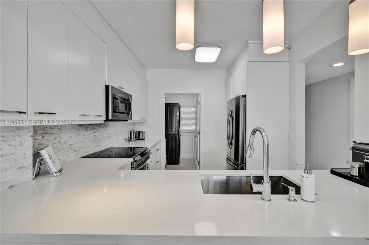 18100 N Bay Rd, Unit 508, Sunny Isles Beach, FL 33160 Photo