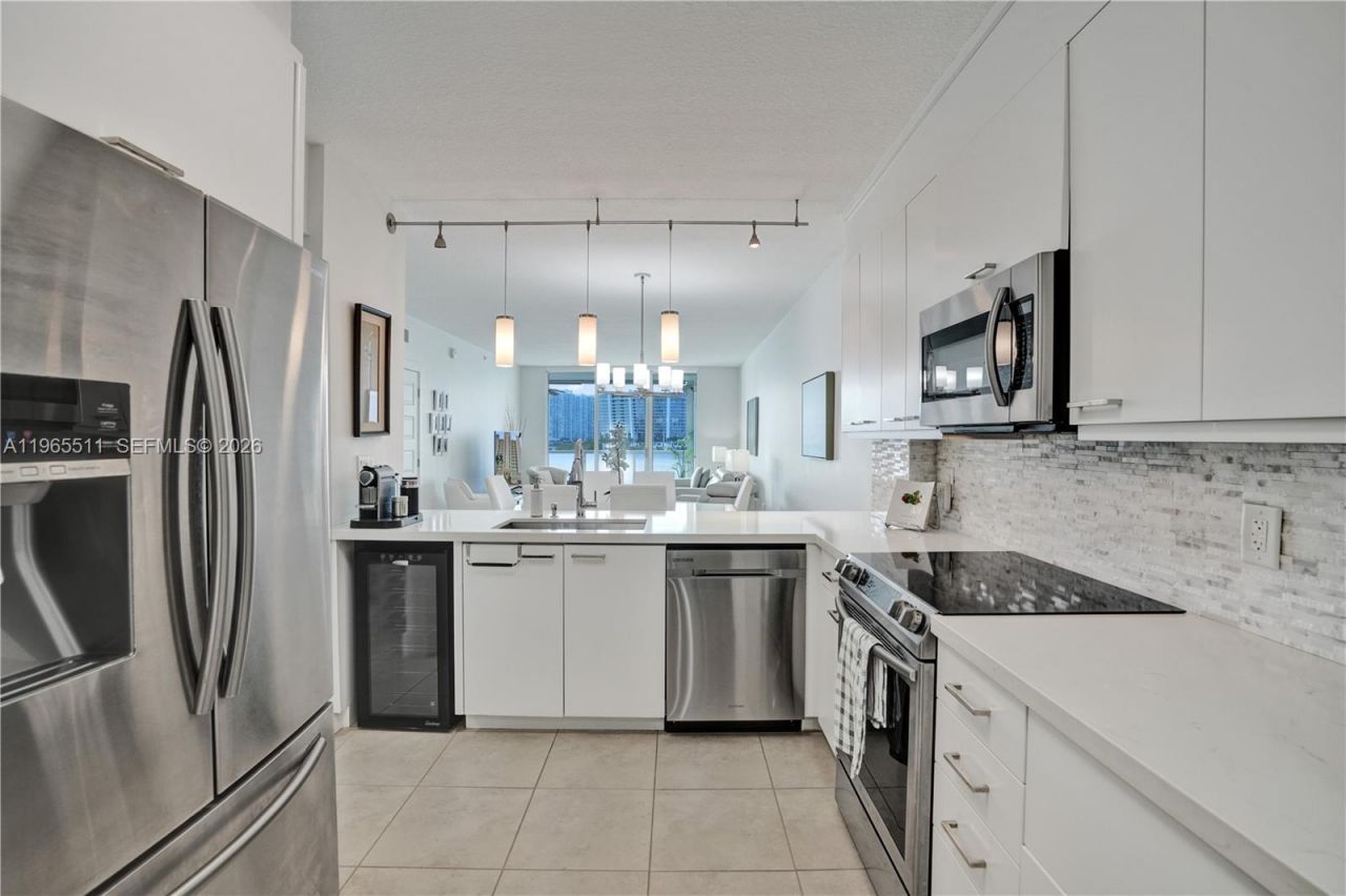 18100 N Bay Rd, Unit 508, Sunny Isles Beach, FL 33160 Photo