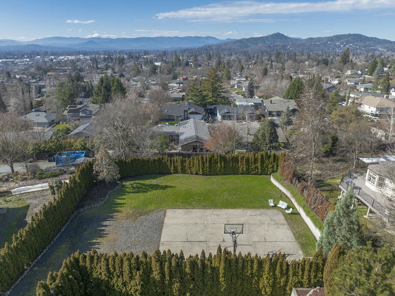 840 NE Tokay Heights, Grants Pass, OR 97526 Main Photo