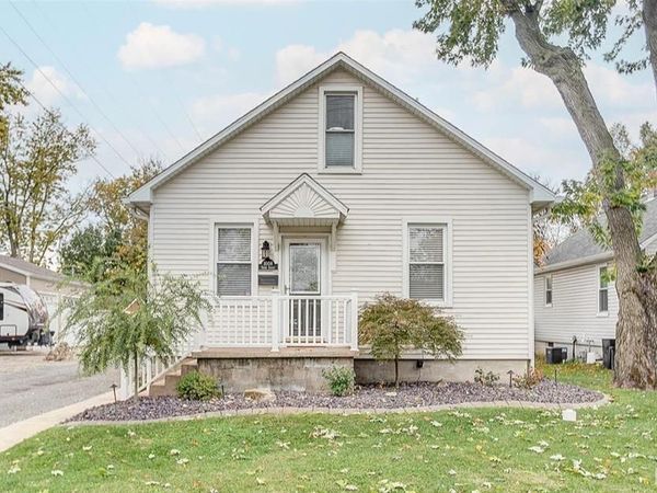 1008 6th Street, Highland, IL 62249